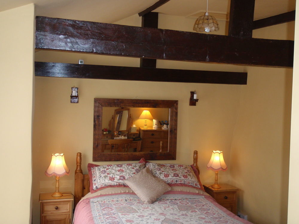 Brambles Bed And Breakfast Тівертон Екстер'єр фото